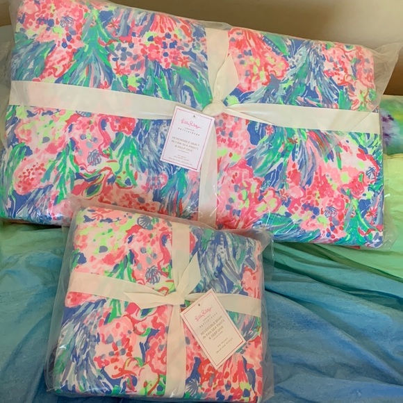 Pottery barn Lilly Pulitzer Reversible Quilt and sham fan sea pants & deep dive - Picture 11 of 12